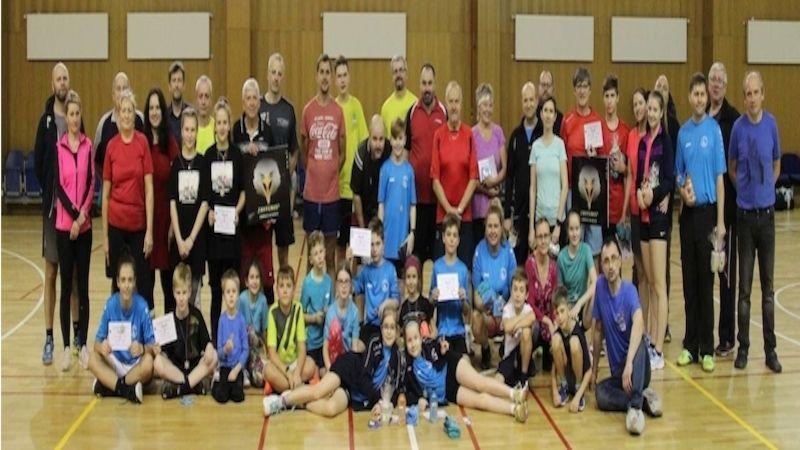 Badmintonisté Baníku Most změřili síly na Vánočním turnaji